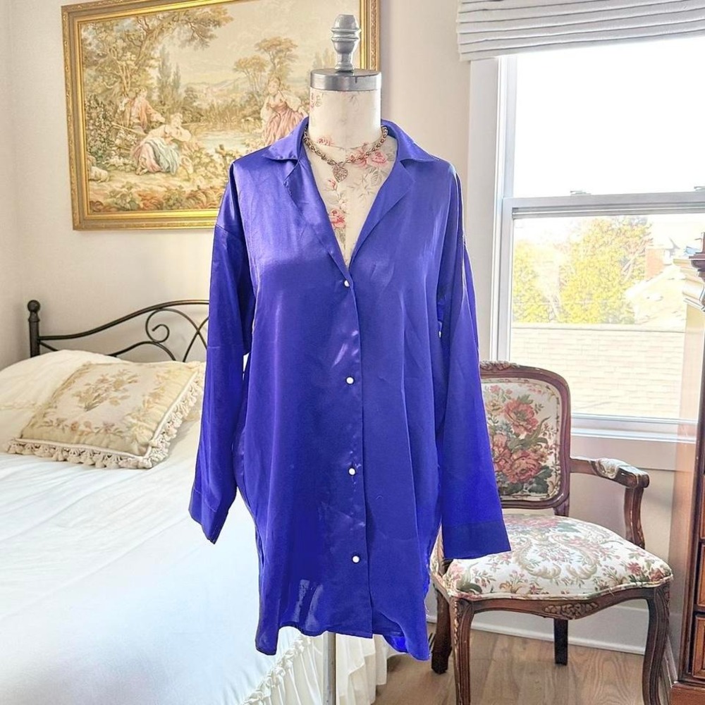 Victoria's Secret gold label button up top Victoria's Secret gold label petite